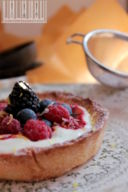 Crostatine alla crema di yogurt e mascarpone con frutti di bosco