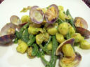 Gnocchi al pesto genovese e vongole