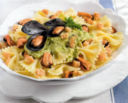 Farfalle, cozze e pesto