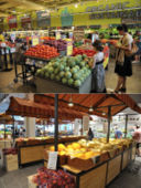 Eataly Roma vs. Whole Foods Market. Come riconoscere la spesa migliore