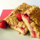 Strawberry crumble cake