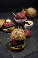 Burger vegan di barbabietola e semi