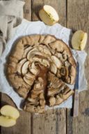 Galette vegan alle mele e confettura di visciole