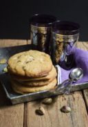 Cookies allo zafferano, pistacchi e cioccolato bianco