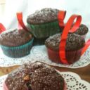 Muffin al cacao con gocce di cioccolato e arancia candita