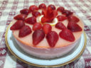 CHEESECAKE ALLE FRAGOLE CON TOPPING AL LIMONE