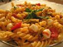 Piatto unico dal  sapore orientale: insalata di pasta al curry