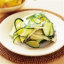 Un antipasto o un contorno? insalata croccante di zucchine