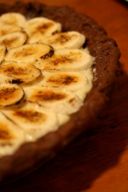 Crostata con crema ganache al cioccolato fondente e banane