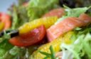 Insalata di salmone e avocado alla rucola