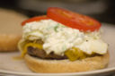 Hamburgers con salsa di yogurt e coriandolo, tradizione e innovazione