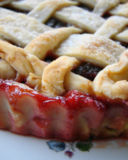 Crostata di prugne per un autunno profumato di cannella