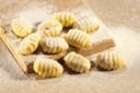 Gnocchi di patate al patè di olive, per un primo d’effetto