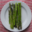 Asparagi con salsa aioli: la nostra ricetta vegetariana