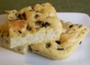 Snack pomeridiano o piccolo aperitivo con la Focaccia alla salvia