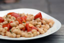 Insalata di fagioli con verdure e tonno alla maniera di Martha Stewart