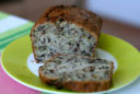 Ricette estive: plumcake al pesto alla genovese per un picnic in spiaggia