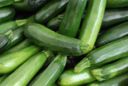 Zucchine a crudo con parmigiano, uva passa e noci
