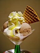 Ricette dolci, gelato con amaretti e mandorle