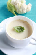 Ricette verdure dietetiche, la zuppa di cavolfiore e patate