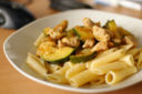 Primi piatti con zucchine: Penne con zucchine e tacchino
