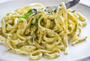 Cotto e mangiato, le linguine al pesto con fagiolini e patate