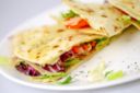 Piadina tonno cipolla e olive nere