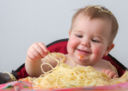 Perché mangiare con le mani fa bene?