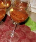 Coppe di panettone al rum con salsa di cioccolata fondente