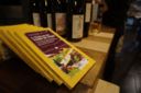 L’Italia di vino in vino, piccolo (bel) libro di Altreconomia