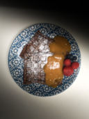 Waffle con fiocchi di latte e composta di mango