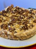 Cheesecake al burro di arachidi con granella di noci