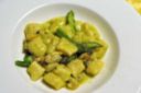 Gnocchi di patate in zuppetta di asparagi e vongole