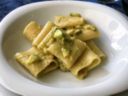 Mezzi paccheri Carla Latini con crema di zucchine, alici, colatura di alici e Fiore Sardo DOP
