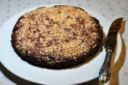 Torta alle castagne e cacao con granella di mandorle