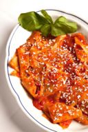 Maltagliati al pomodoro fresco e basilico con briciole d’argento