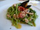 Tagliolini verdi con salmone fresco e cozze