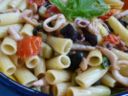 Tortiglioni con calamaretti e melanzane