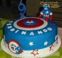 Torta in pasta di zucchero capitan america