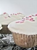 Cupcakes alla vaniglia con glassa reale