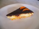 Torta di albicocche ricoperta di cioccolato