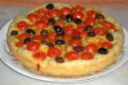 Focaccia con ciliegini ed olive