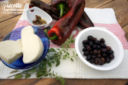 Peperoni ripieni con scamorza, olive e acciughe