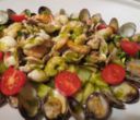 Antipasto tiepido di mare con salsa di prezzemolo