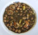Zuppa nera di ceci, seppioline e gamberi