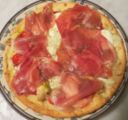 Pizza con stracchino e prosciutto di Pratomagno