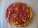 Pizza rossa al salame piccante