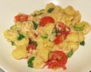 Gnocchi al salmone e zucchine