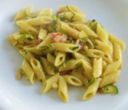 Mezze penne con speck, zucchine e pinoli