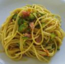 Spaghetti con zucchine in fiore e speck